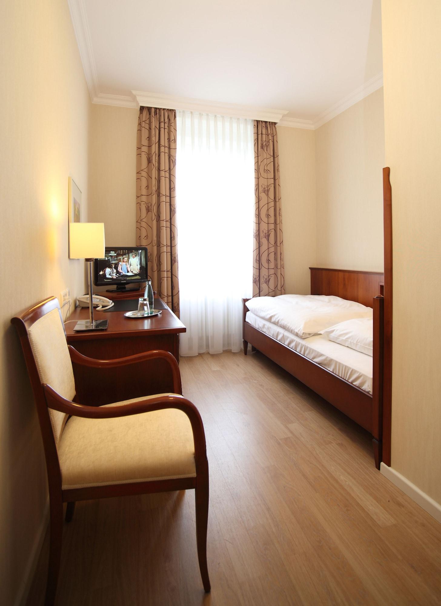 Alster-Hof Hotel Хамбург Екстериор снимка