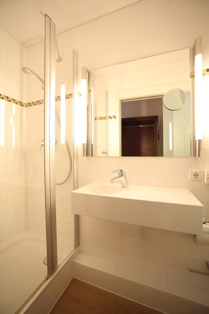 Alster-Hof Hotel Хамбург Екстериор снимка